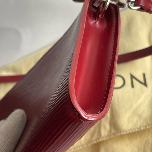 Louis Vuitton EPI red pochette - Picture 11 of 16